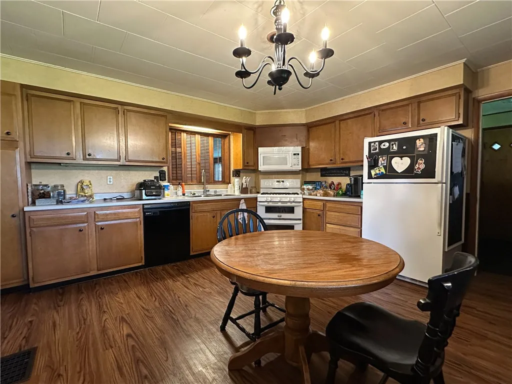 5764 Rees Road, Granger, New York 14735, Granger, New York 14735, 4 Bedrooms Bedrooms, 8 Rooms Rooms,2 BathroomsBathrooms,Residential,For Sale,5764 Rees Road, Granger, New York 14735,R1616925