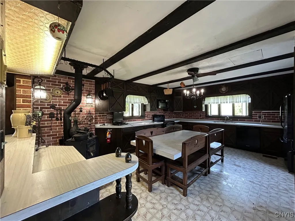 Featuring an eat-in dining table and breakfast bar