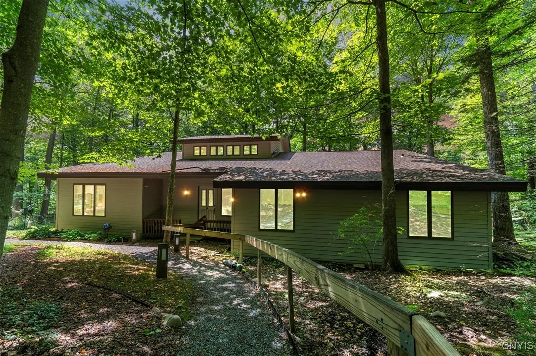 6837 Henderson Road, Pompey, New York 13078, Pompey, New York 13078, 3 Bedrooms Bedrooms, 8 Rooms Rooms,2 BathroomsBathrooms,Residential,For Sale,6837 Henderson Road, Pompey, New York 13078,S1615203