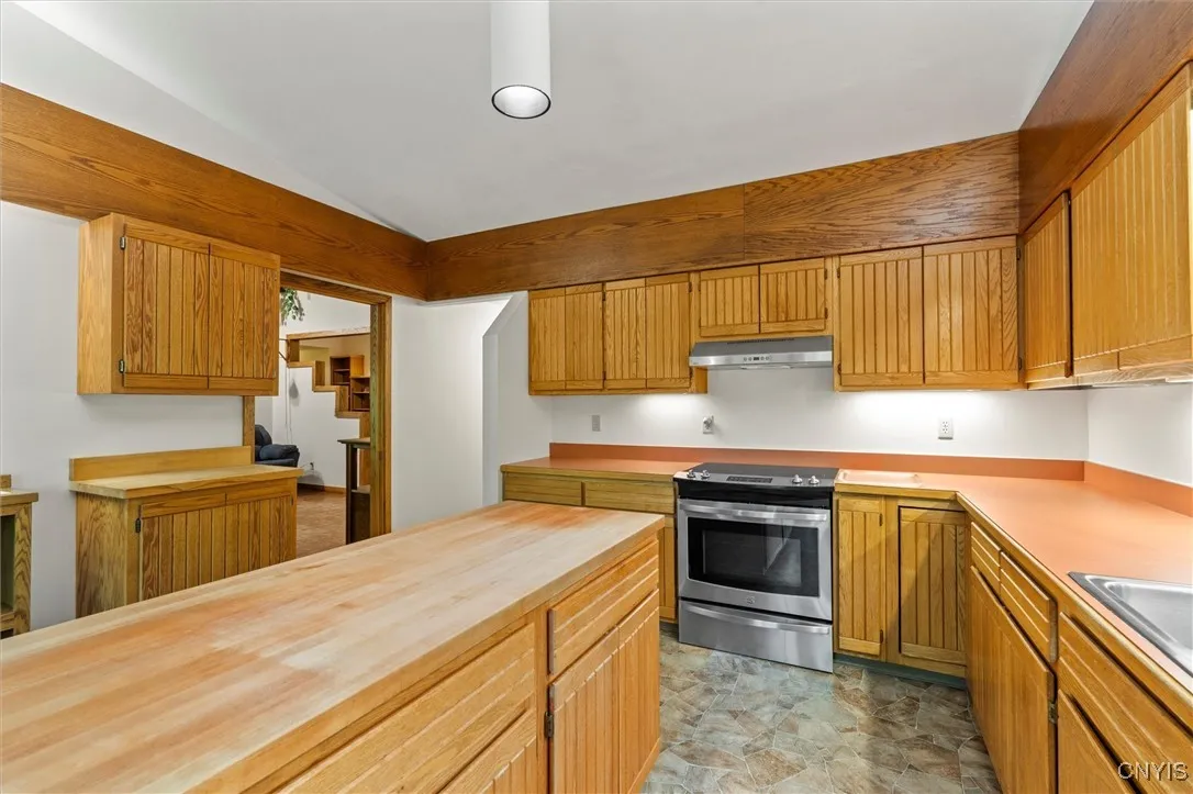 EAT IN KITCHEN