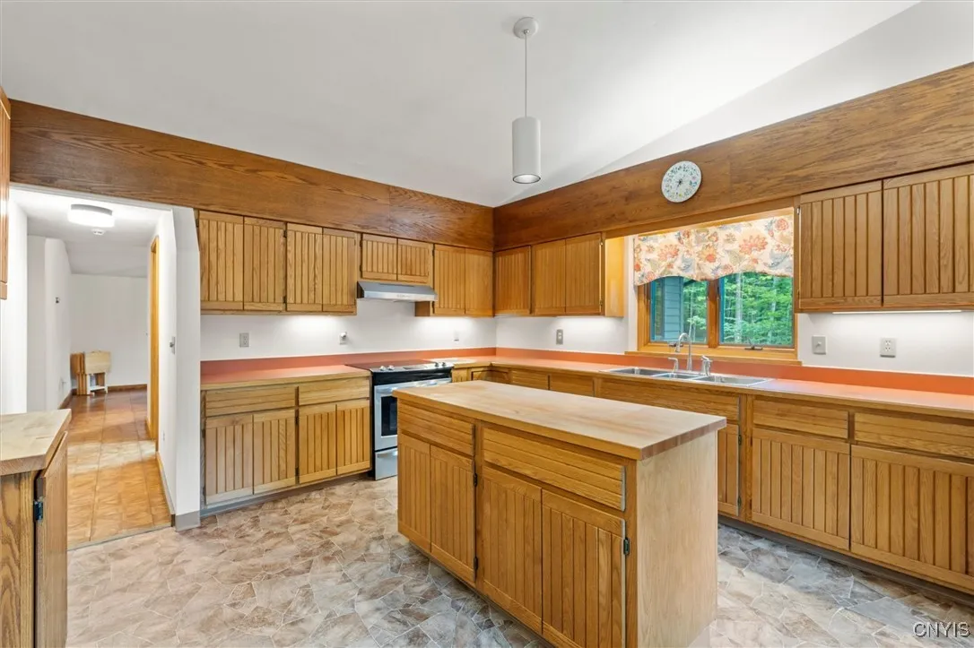 EAT IN KITCHEN