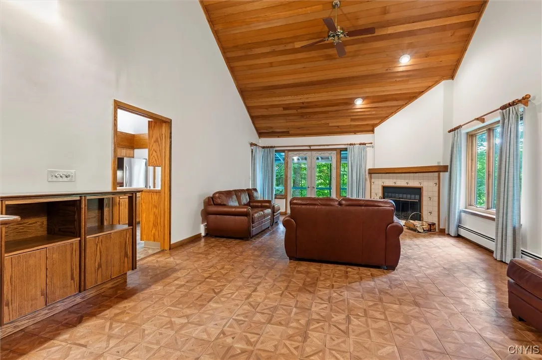 GREAT/LIVING ROOM