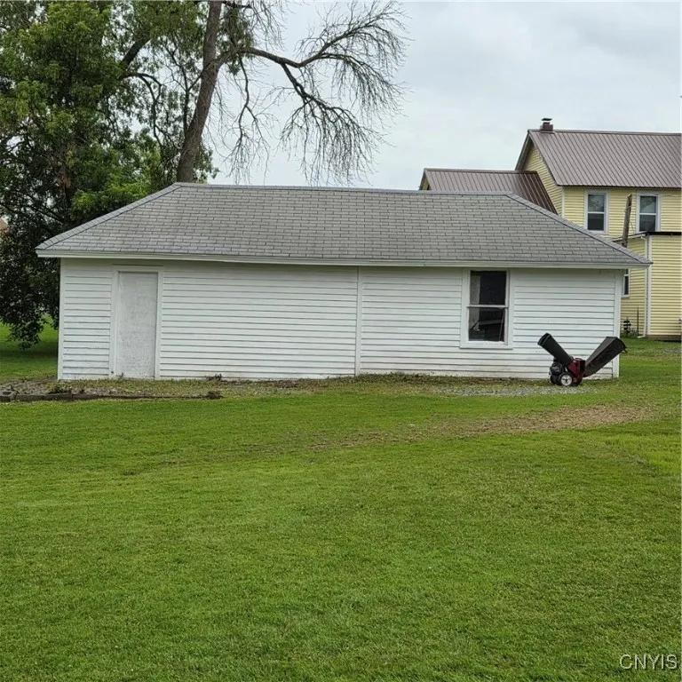 Detached Garage