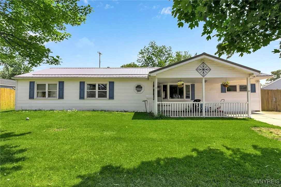 99 Fairview Drive, Cheektowaga, New York 14043, Cheektowaga, New York 14043, 5 Bedrooms Bedrooms, 11 Rooms Rooms,2 BathroomsBathrooms,Residential,For Sale,99 Fairview Drive, Cheektowaga, New York 14043,B1616765