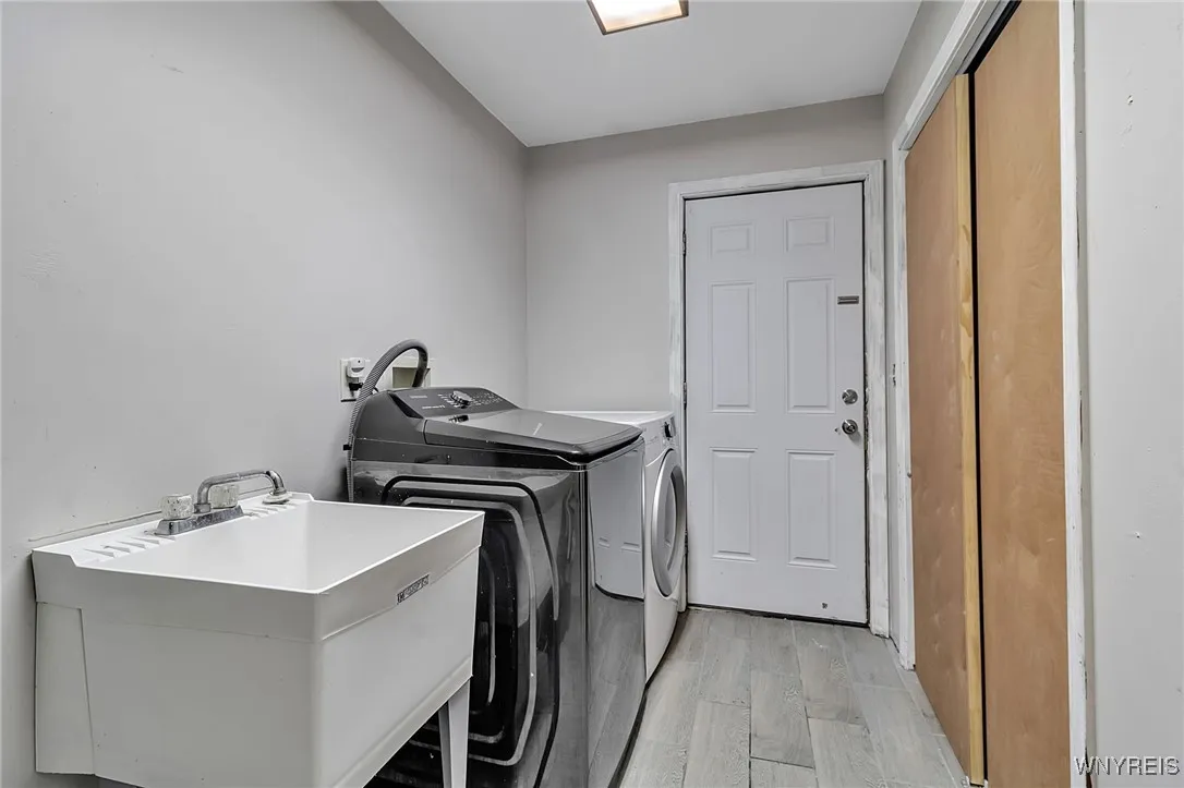 99 Fairview Drive, Cheektowaga, New York 14043, Cheektowaga, New York 14043, 5 Bedrooms Bedrooms, 11 Rooms Rooms,2 BathroomsBathrooms,Residential,For Sale,99 Fairview Drive, Cheektowaga, New York 14043,B1616765