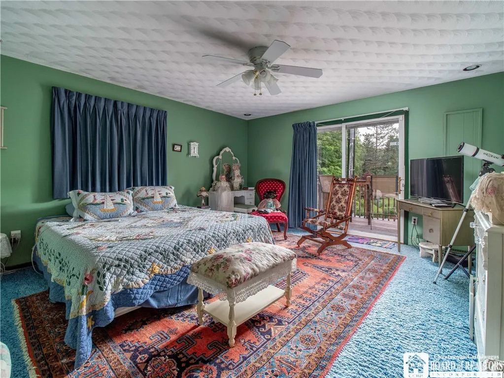 2nd floor bedroom