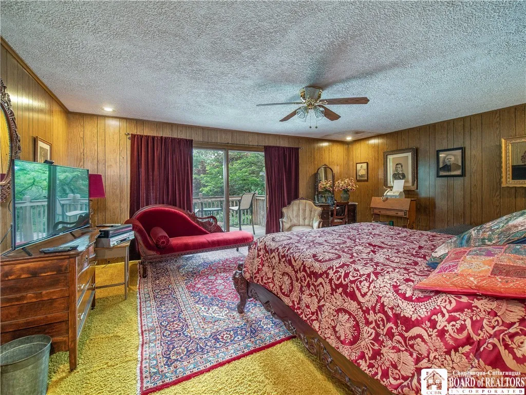 2nd floor bedroom