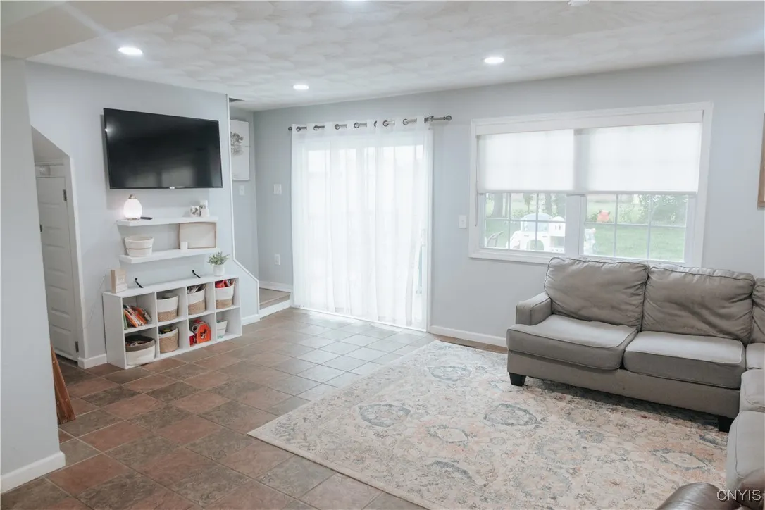 415 Van Dyke Road, Utica, New York 13502, Utica, New York 13502, 3 Bedrooms Bedrooms, 6 Rooms Rooms,1 BathroomBathrooms,Residential,For Sale,415 Van Dyke Road, Utica, New York 13502,S1613723