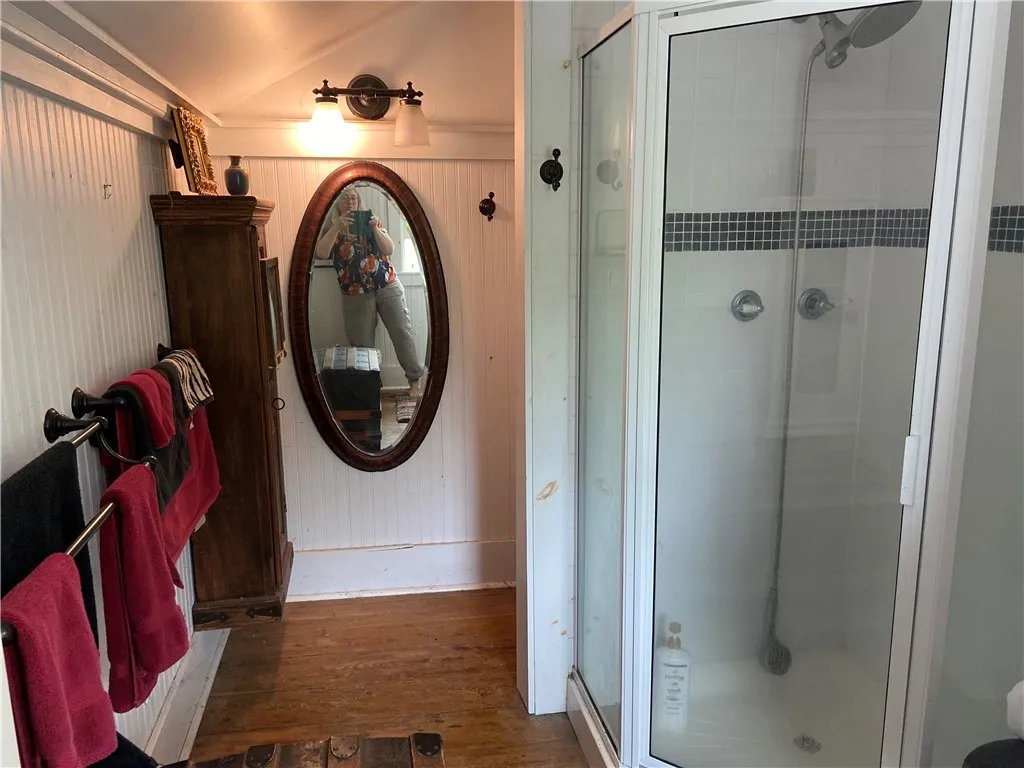 Upstairs 3/4 Bathroom
