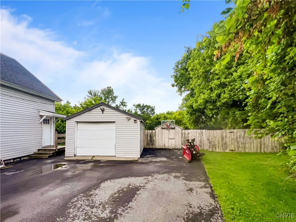 Exterior Detatched Garage Front