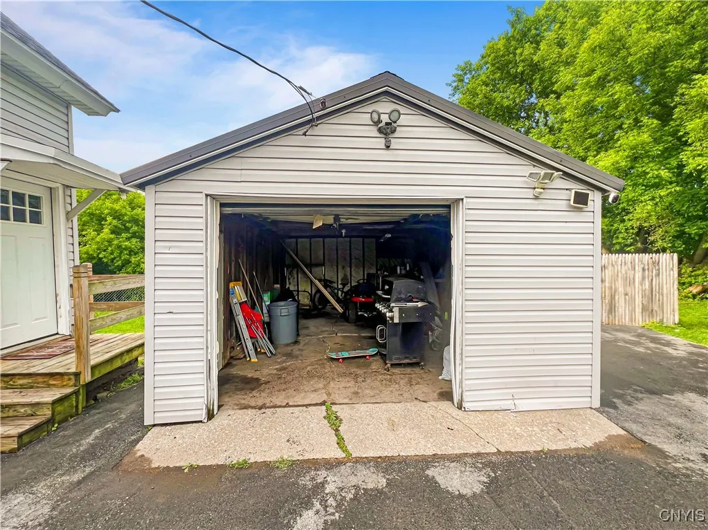Detached Garage