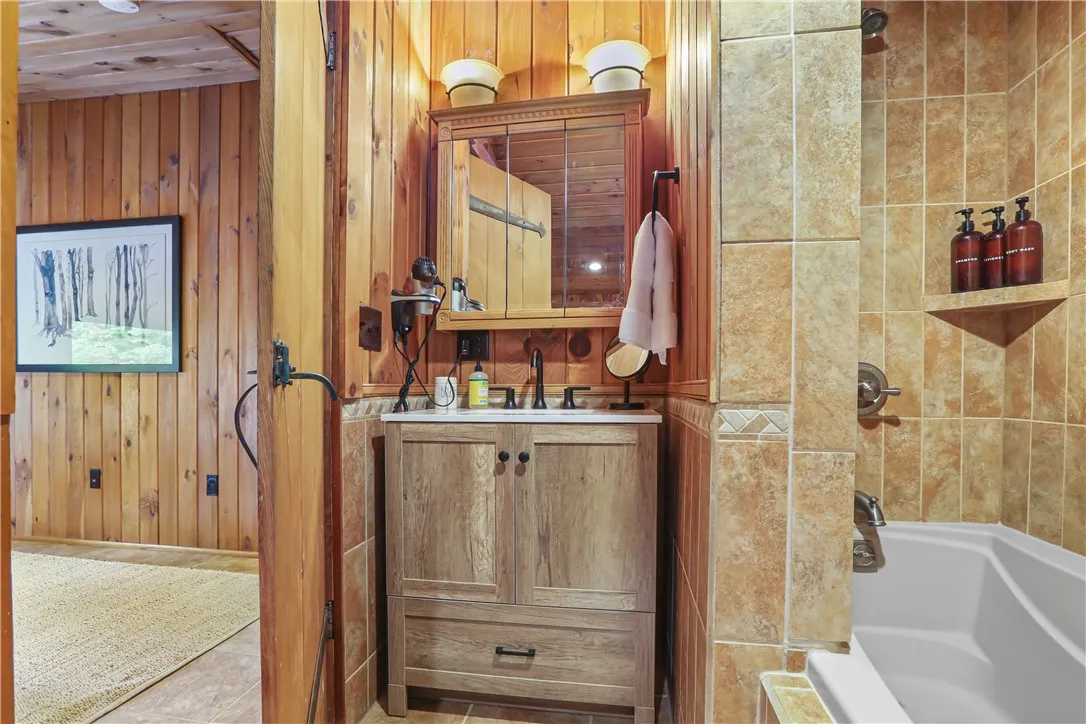 5561 Logan Lane, Canandaigua-town, New York 14424, Canandaigua Town, New York 14424, 5 Bedrooms Bedrooms, 8 Rooms Rooms,4 BathroomsBathrooms,Residential,For Sale,5561 Logan Lane, Canandaigua-town, New York 14424,R1615602