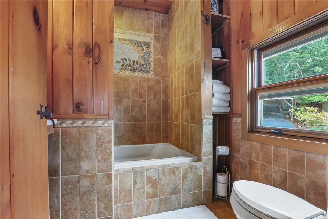 5561 Logan Lane, Canandaigua-town, New York 14424, Canandaigua Town, New York 14424, 5 Bedrooms Bedrooms, 8 Rooms Rooms,4 BathroomsBathrooms,Residential,For Sale,5561 Logan Lane, Canandaigua-town, New York 14424,R1615602