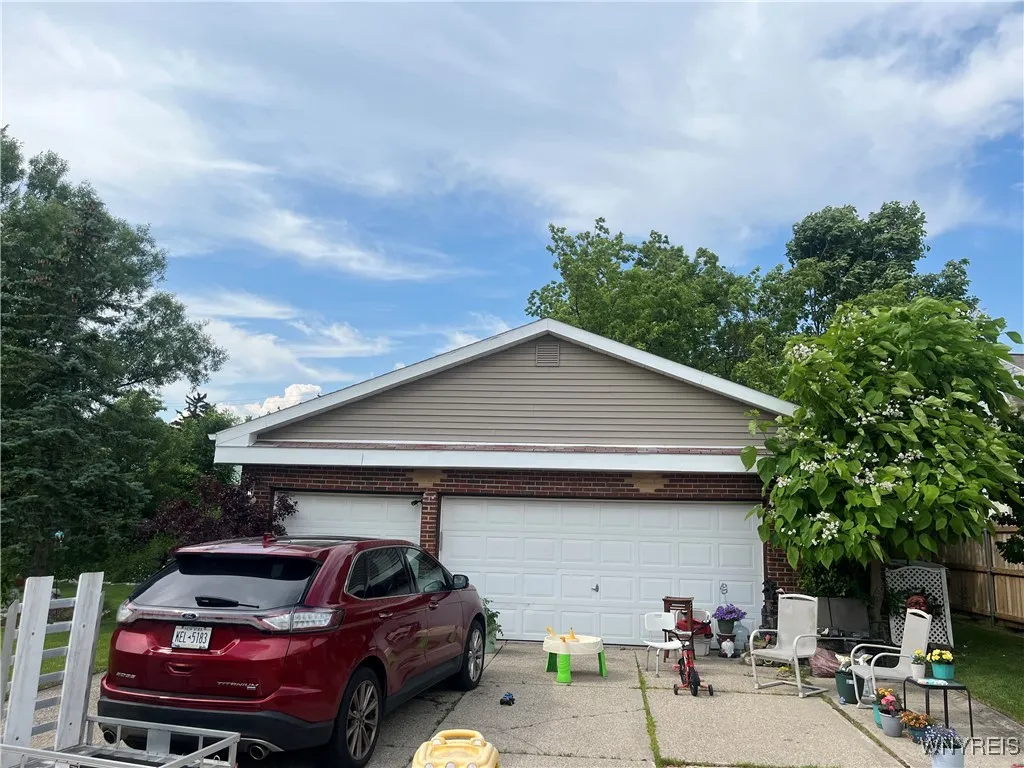 190 Clover Place, Cheektowaga, New York 14225, Cheektowaga, New York 14225, 5 Bedrooms Bedrooms, ,2 BathroomsBathrooms,Residential,Closed,190 Clover Place, Cheektowaga, New York 14225,0,B1616992