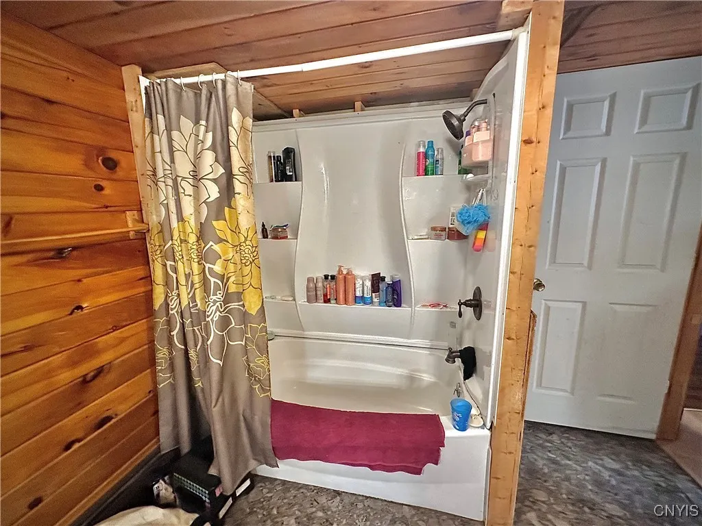 1st Floor Full Bathroom