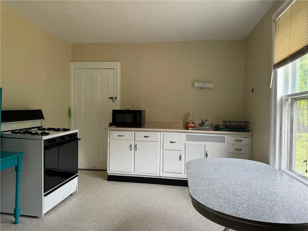29 South Main Street, Alfred, New York 14802, Alfred, New York 14802, 7 Bedrooms Bedrooms, ,2 BathroomsBathrooms,Residential,For Sale,29 South Main Street, Alfred, New York 14802,R1612141