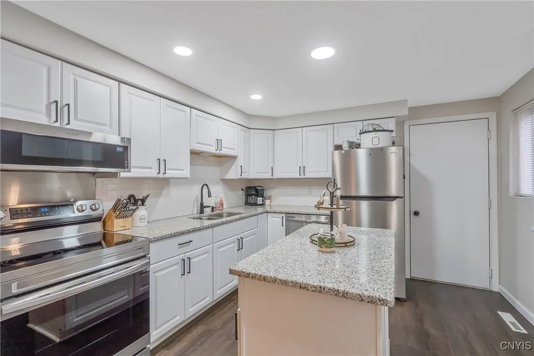 8433 Bubbling Springs Drive, Clay, New York 13027, Clay, New York 13027, 3 Bedrooms Bedrooms, 5 Rooms Rooms,1 BathroomBathrooms,Residential,Closed,8433 Bubbling Springs Drive, Clay, New York 13027,S1616972