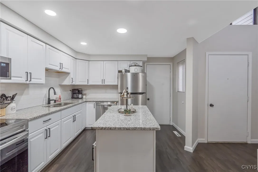 8433 Bubbling Springs Drive, Clay, New York 13027, Clay, New York 13027, 3 Bedrooms Bedrooms, 5 Rooms Rooms,1 BathroomBathrooms,Residential,Closed,8433 Bubbling Springs Drive, Clay, New York 13027,S1616972