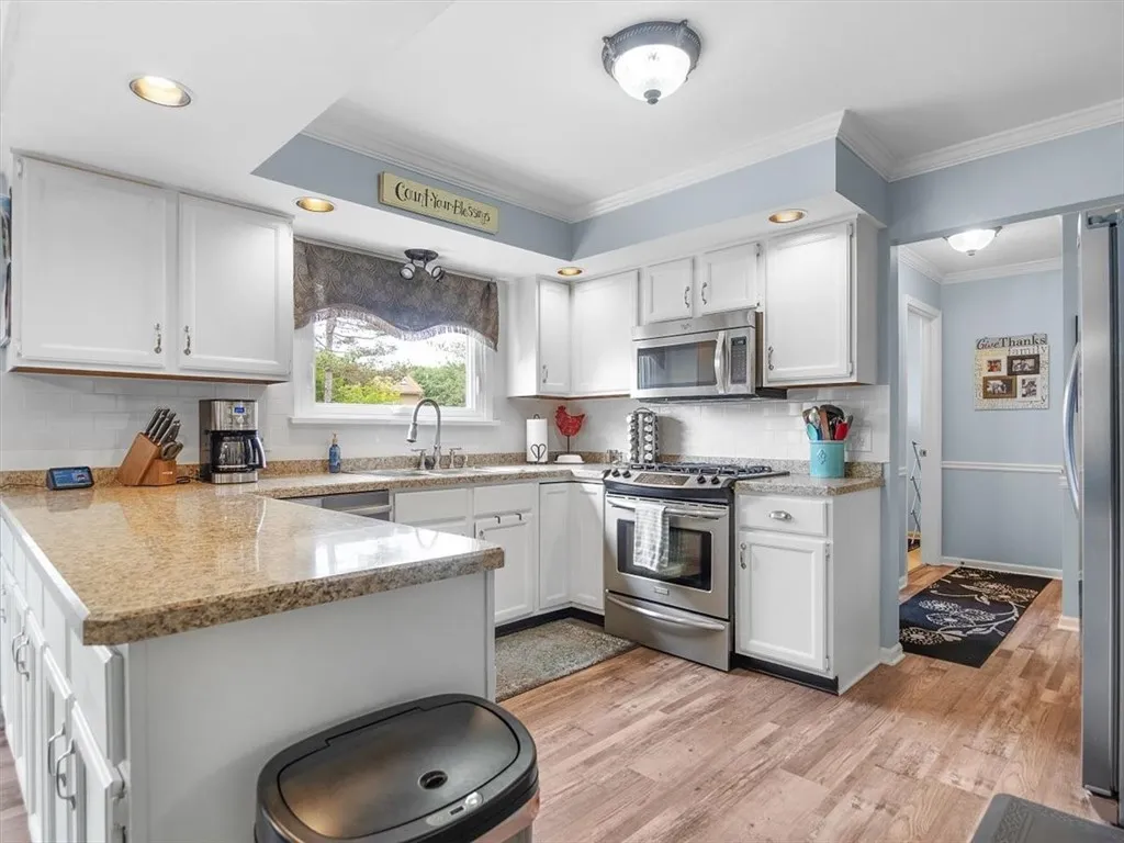 27 Black Spruce Court, Greece, New York 14616, Greece, New York 14616, 4 Bedrooms Bedrooms, 9 Rooms Rooms,2 BathroomsBathrooms,Residential,Closed,27 Black Spruce Court, Greece, New York 14616,R1616964