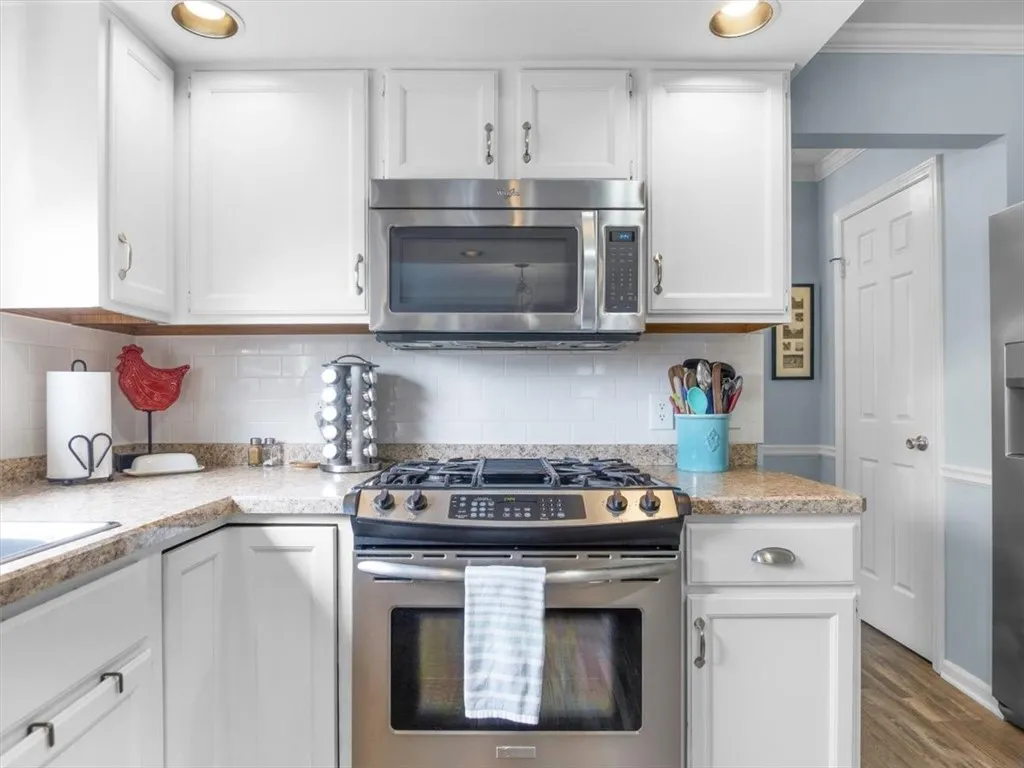 27 Black Spruce Court, Greece, New York 14616, Greece, New York 14616, 4 Bedrooms Bedrooms, 9 Rooms Rooms,2 BathroomsBathrooms,Residential,Closed,27 Black Spruce Court, Greece, New York 14616,R1616964