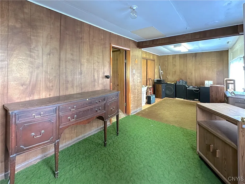 Multi Use - End Room - Off Driveway