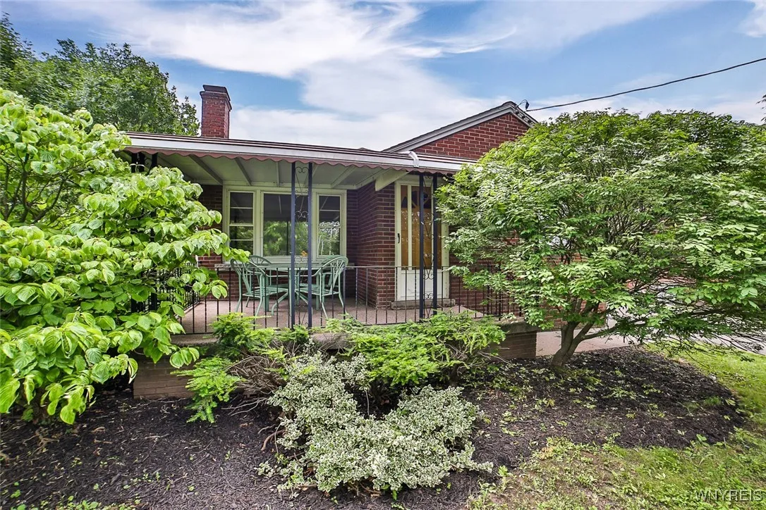 807 Maple Avenue, Niagara Falls, New York 14305, Niagara Falls, New York 14305, 3 Bedrooms Bedrooms, 5 Rooms Rooms,1 BathroomBathrooms,Residential,Closed,807 Maple Avenue, Niagara Falls, New York 14305,0,B1617155