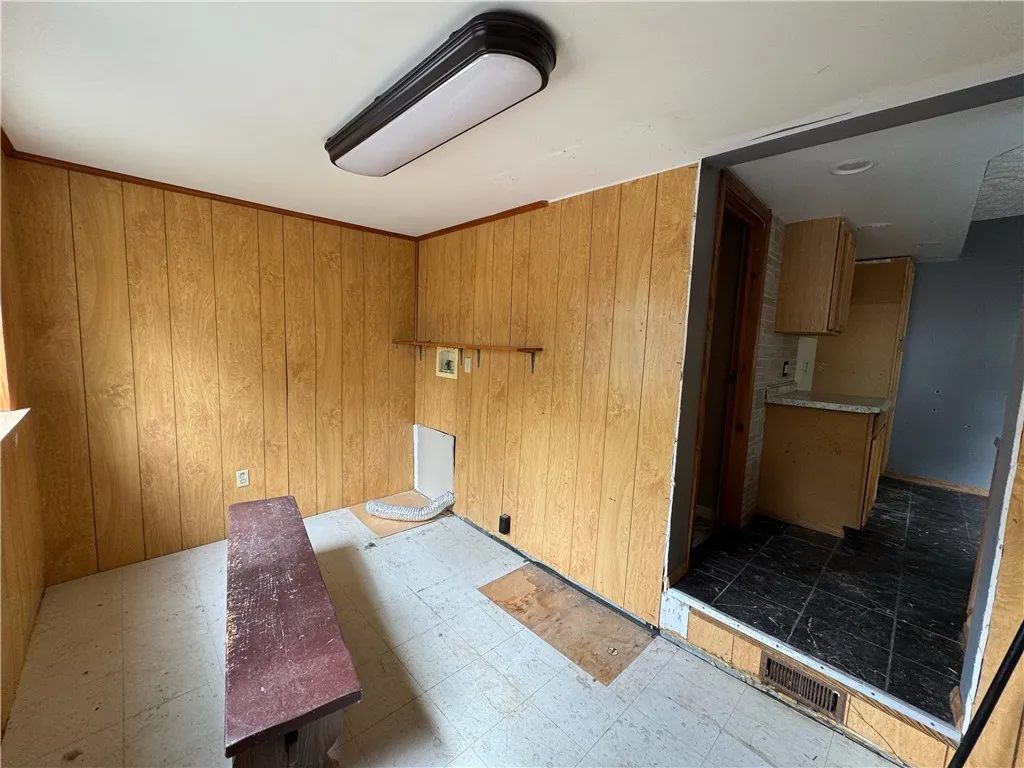 Back room/Laundry