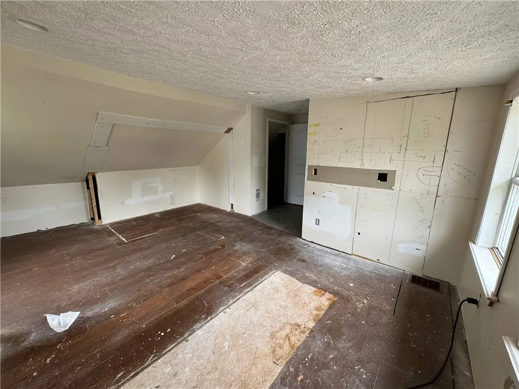 Upstairs Main Bedroom