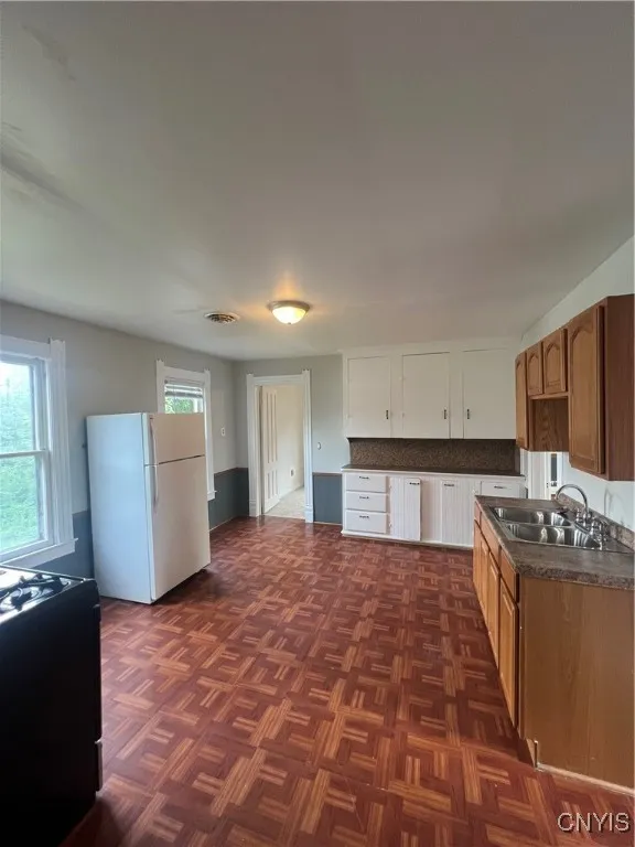 617 Carbon Street, Syracuse, New York 13208, Syracuse, New York 13208, 9 Bedrooms Bedrooms, ,3 BathroomsBathrooms,Residential,For Sale,617 Carbon Street, Syracuse, New York 13208,S1617201