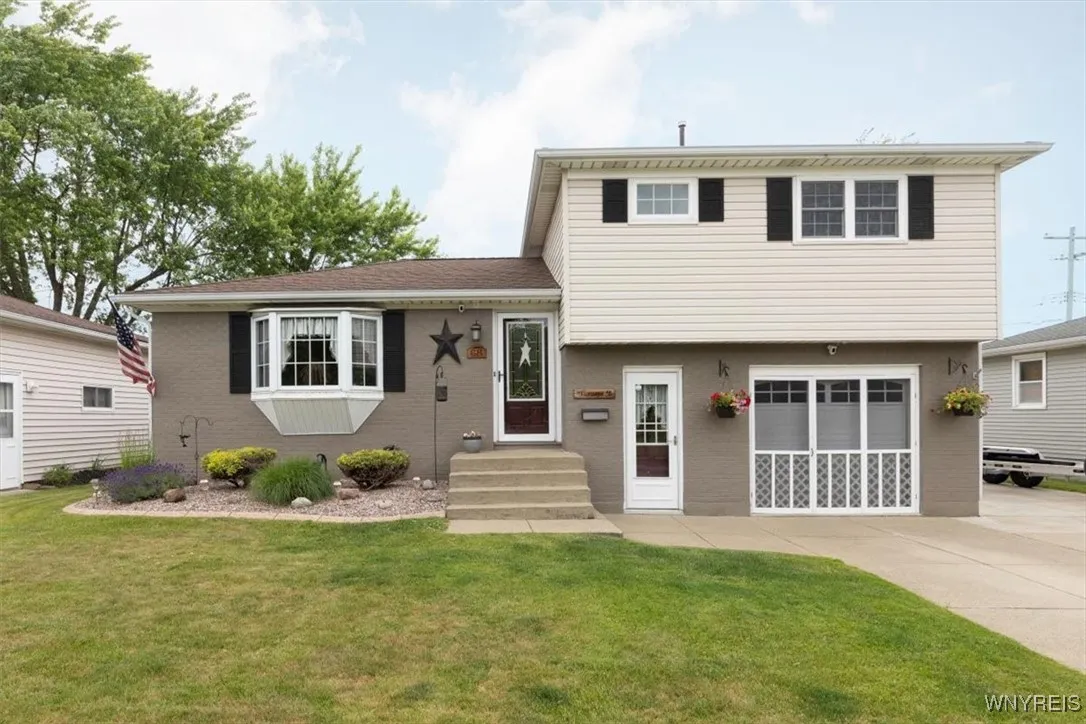 68 Dover Drive, West Seneca, New York 14224, West Seneca, New York 14224, 3 Bedrooms Bedrooms, 8 Rooms Rooms,1 BathroomBathrooms,Residential,Closed,68 Dover Drive, West Seneca, New York 14224,0,B1617172