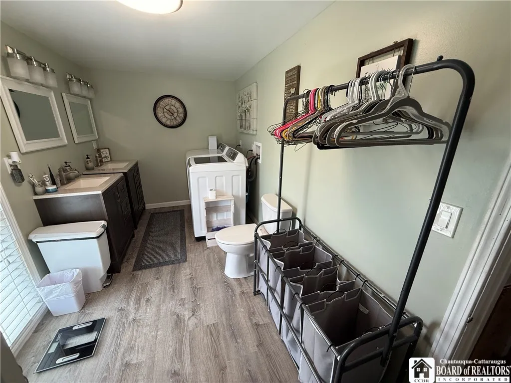 34 Center Street, Hanover, New York 14062, Hanover, New York 14062, 4 Bedrooms Bedrooms, 8 Rooms Rooms,2 BathroomsBathrooms,Residential,Closed,34 Center Street, Hanover, New York 14062,0,R1616969