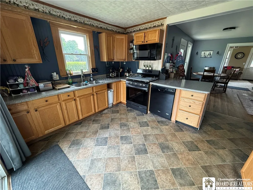 34 Center Street, Hanover, New York 14062, Hanover, New York 14062, 4 Bedrooms Bedrooms, 8 Rooms Rooms,2 BathroomsBathrooms,Residential,Closed,34 Center Street, Hanover, New York 14062,0,R1616969
