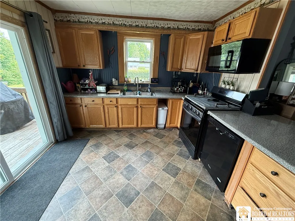 34 Center Street, Hanover, New York 14062, Hanover, New York 14062, 4 Bedrooms Bedrooms, 8 Rooms Rooms,2 BathroomsBathrooms,Residential,Closed,34 Center Street, Hanover, New York 14062,0,R1616969