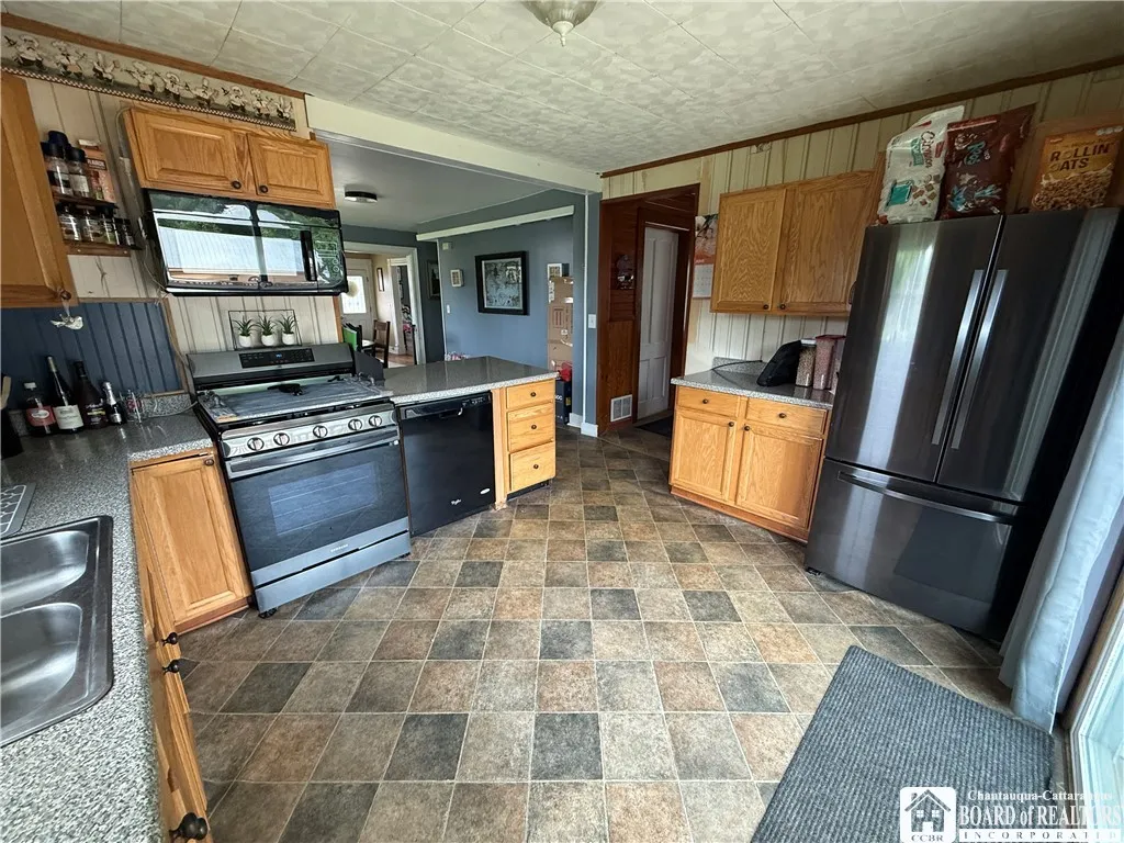34 Center Street, Hanover, New York 14062, Hanover, New York 14062, 4 Bedrooms Bedrooms, 8 Rooms Rooms,2 BathroomsBathrooms,Residential,Closed,34 Center Street, Hanover, New York 14062,0,R1616969