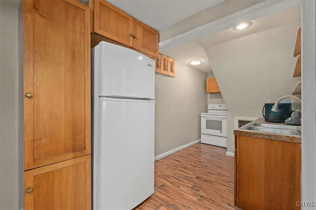 Down stairs kitchen