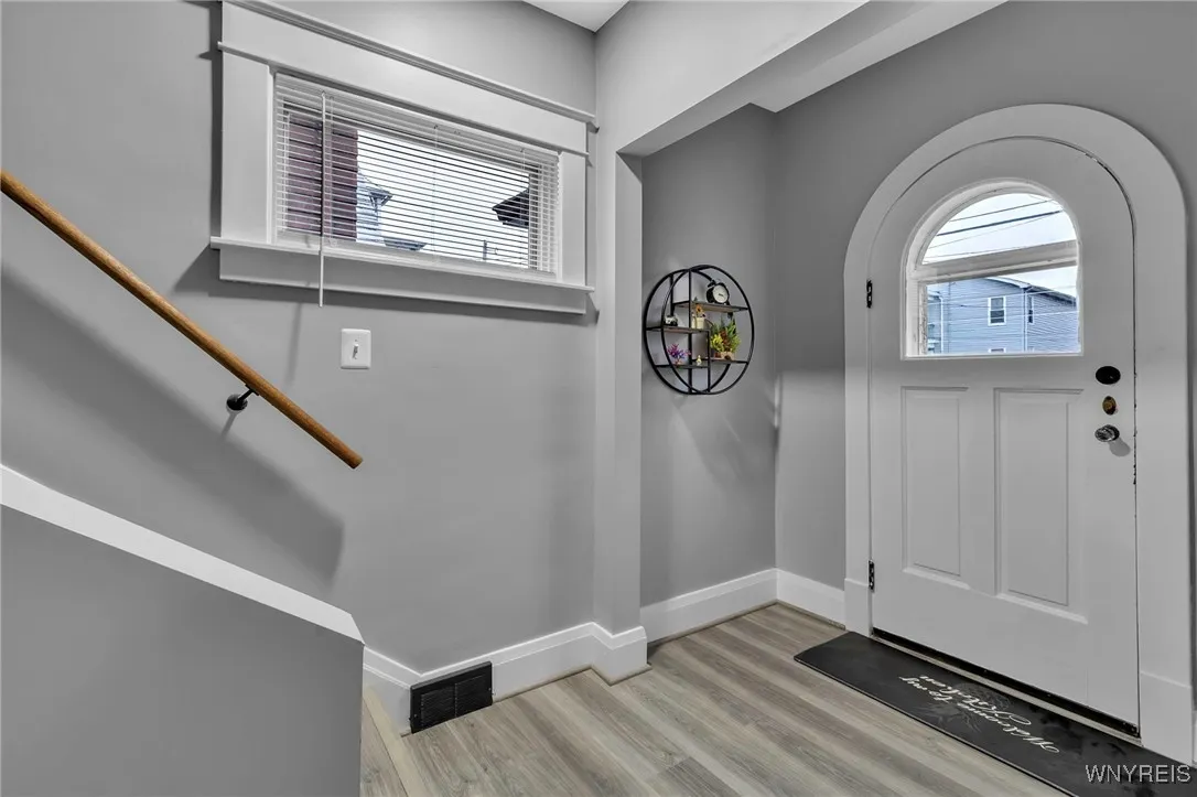 549 15th Street, Niagara Falls, New York 14301, Niagara Falls, New York 14301, 4 Bedrooms Bedrooms, 10 Rooms Rooms,1 BathroomBathrooms,Residential,For Sale,549 15th Street, Niagara Falls, New York 14301,B1615387