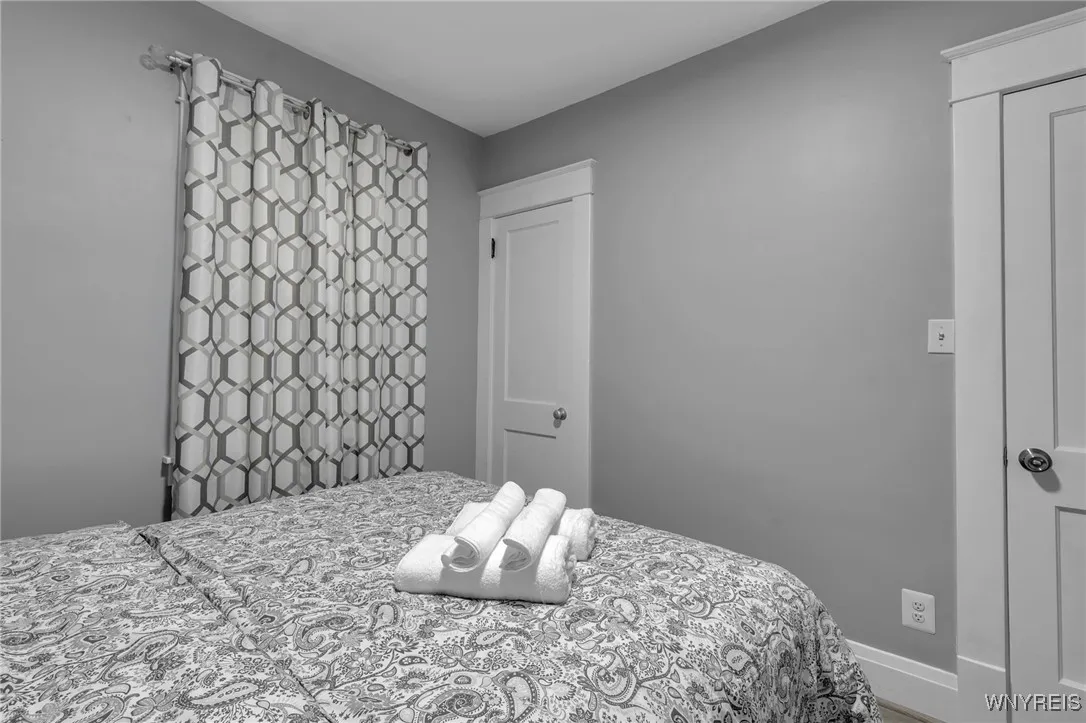 549 15th Street, Niagara Falls, New York 14301, Niagara Falls, New York 14301, 4 Bedrooms Bedrooms, 10 Rooms Rooms,1 BathroomBathrooms,Residential,For Sale,549 15th Street, Niagara Falls, New York 14301,B1615387
