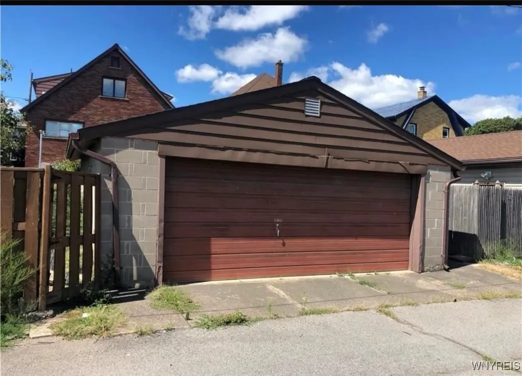 549 15th Street, Niagara Falls, New York 14301, Niagara Falls, New York 14301, 4 Bedrooms Bedrooms, 10 Rooms Rooms,1 BathroomBathrooms,Residential,For Sale,549 15th Street, Niagara Falls, New York 14301,B1615387