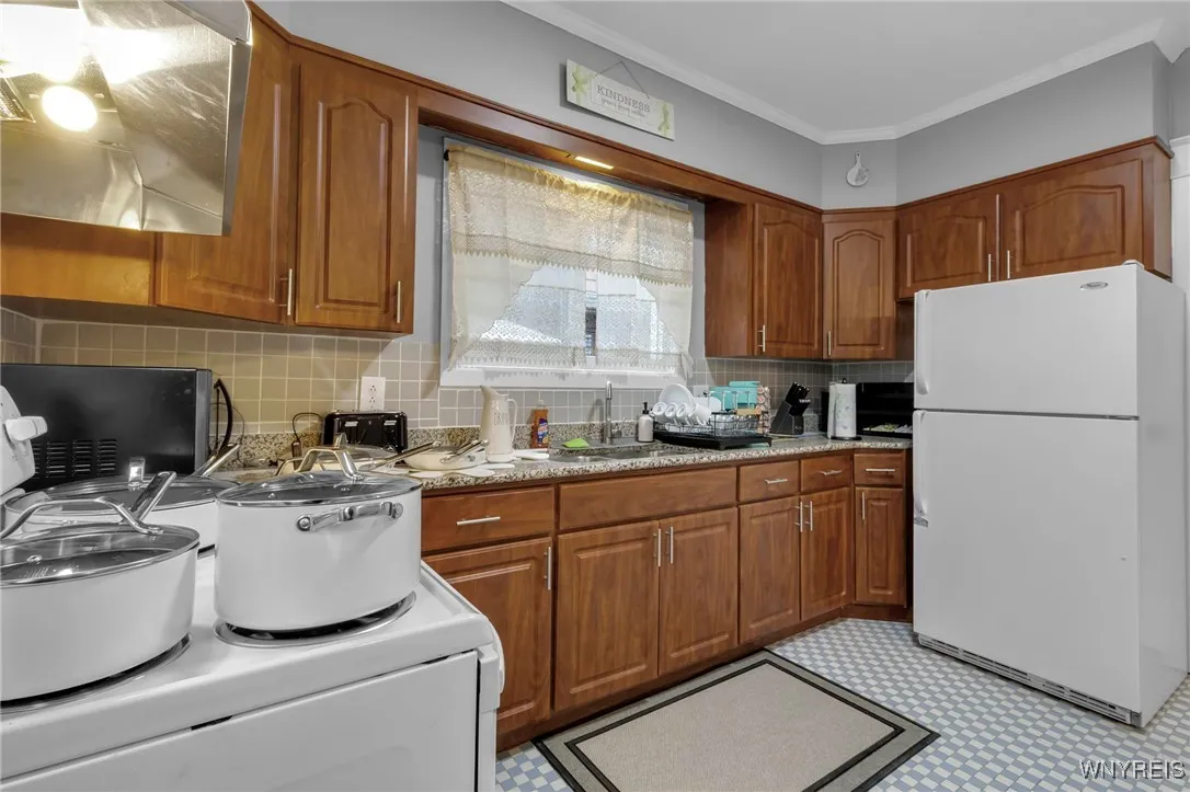 549 15th Street, Niagara Falls, New York 14301, Niagara Falls, New York 14301, 4 Bedrooms Bedrooms, 10 Rooms Rooms,1 BathroomBathrooms,Residential,For Sale,549 15th Street, Niagara Falls, New York 14301,B1615387