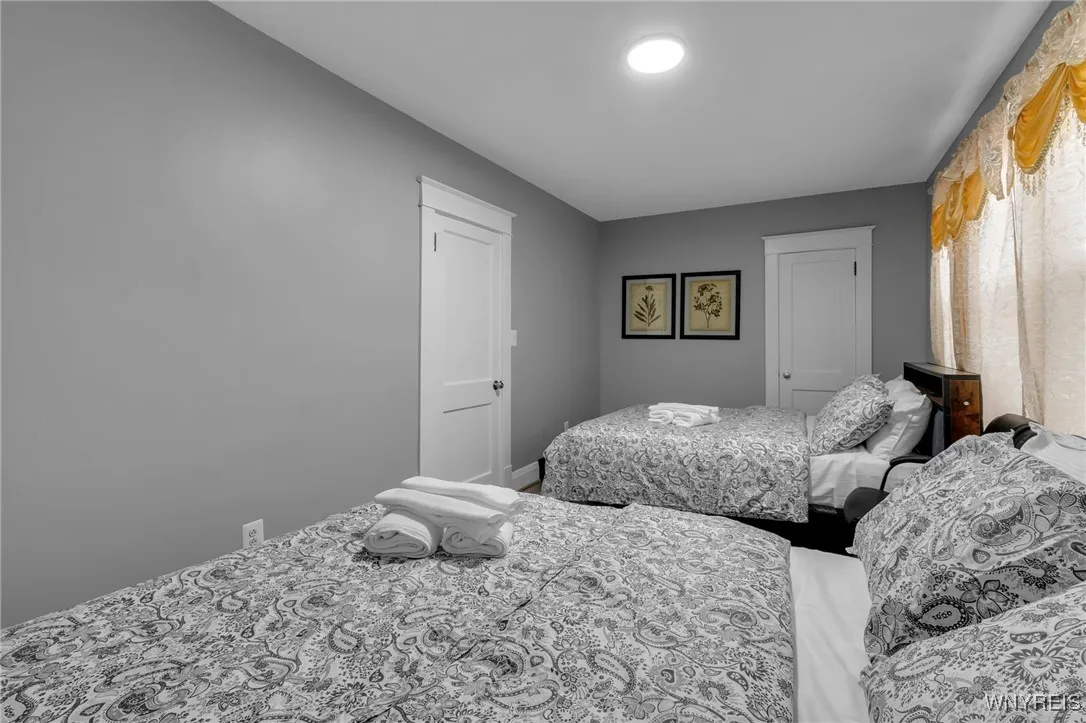 549 15th Street, Niagara Falls, New York 14301, Niagara Falls, New York 14301, 4 Bedrooms Bedrooms, 10 Rooms Rooms,1 BathroomBathrooms,Residential,For Sale,549 15th Street, Niagara Falls, New York 14301,B1615387