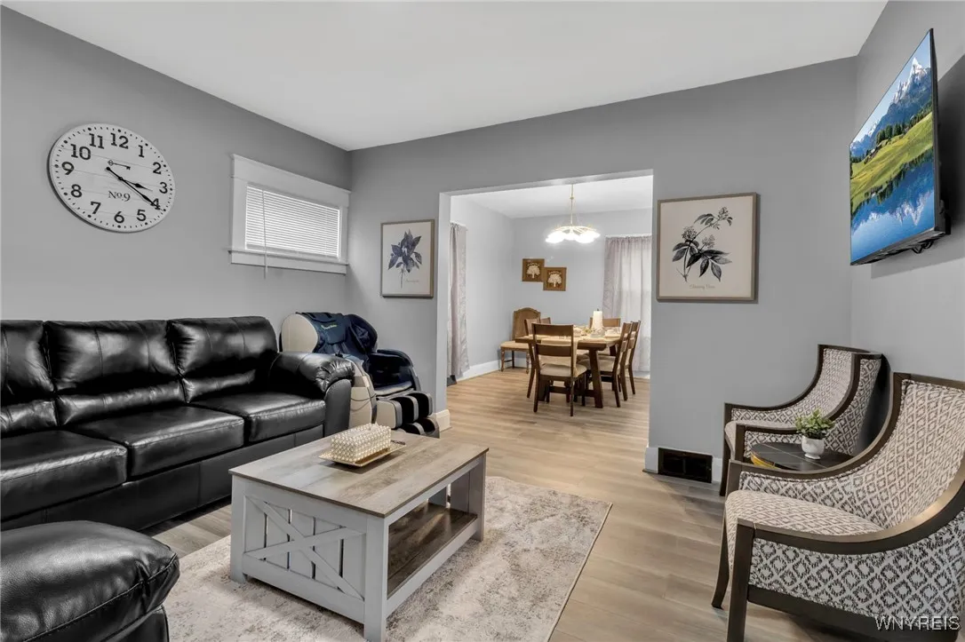 549 15th Street, Niagara Falls, New York 14301, Niagara Falls, New York 14301, 4 Bedrooms Bedrooms, 10 Rooms Rooms,1 BathroomBathrooms,Residential,For Sale,549 15th Street, Niagara Falls, New York 14301,B1615387