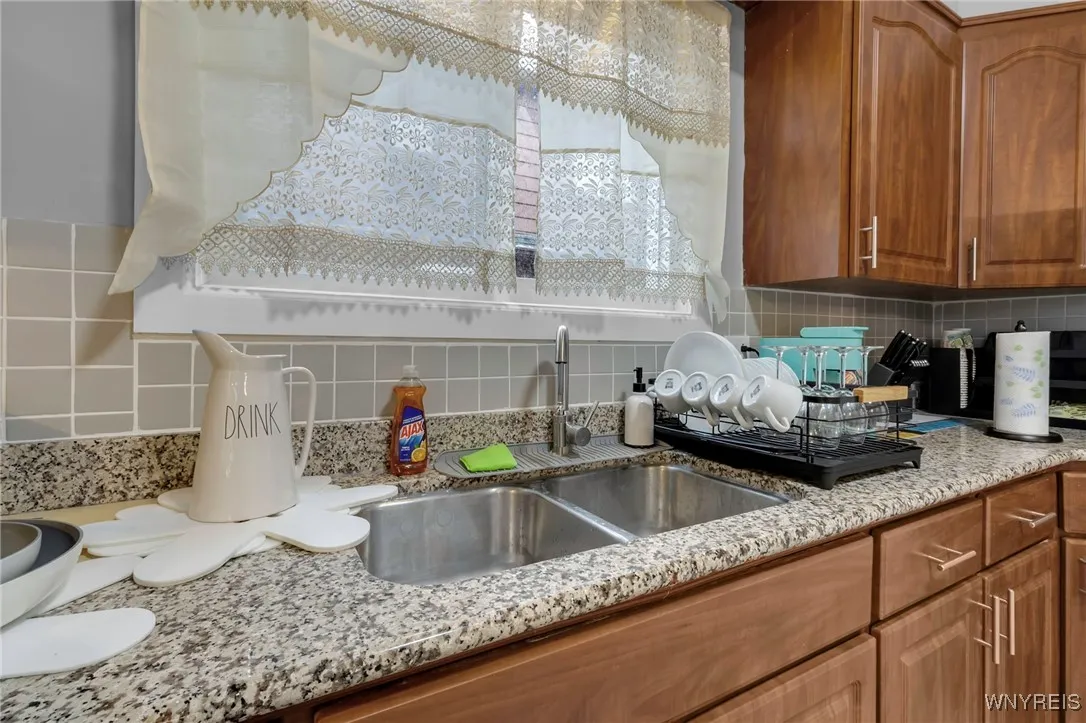 549 15th Street, Niagara Falls, New York 14301, Niagara Falls, New York 14301, 4 Bedrooms Bedrooms, 10 Rooms Rooms,1 BathroomBathrooms,Residential,For Sale,549 15th Street, Niagara Falls, New York 14301,B1615387