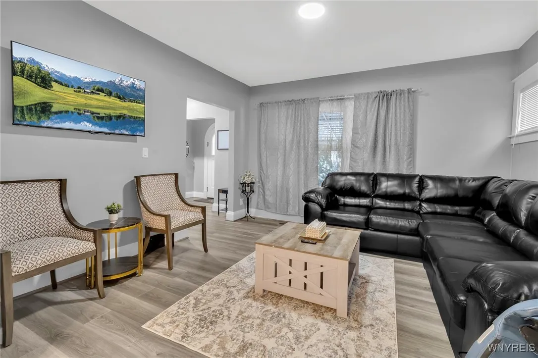 549 15th Street, Niagara Falls, New York 14301, Niagara Falls, New York 14301, 4 Bedrooms Bedrooms, 10 Rooms Rooms,1 BathroomBathrooms,Residential,For Sale,549 15th Street, Niagara Falls, New York 14301,B1615387