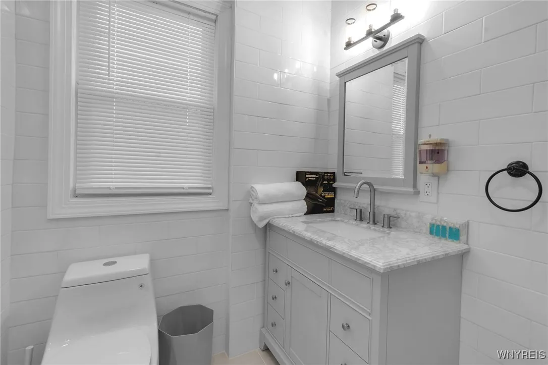 549 15th Street, Niagara Falls, New York 14301, Niagara Falls, New York 14301, 4 Bedrooms Bedrooms, 10 Rooms Rooms,1 BathroomBathrooms,Residential,For Sale,549 15th Street, Niagara Falls, New York 14301,B1615387
