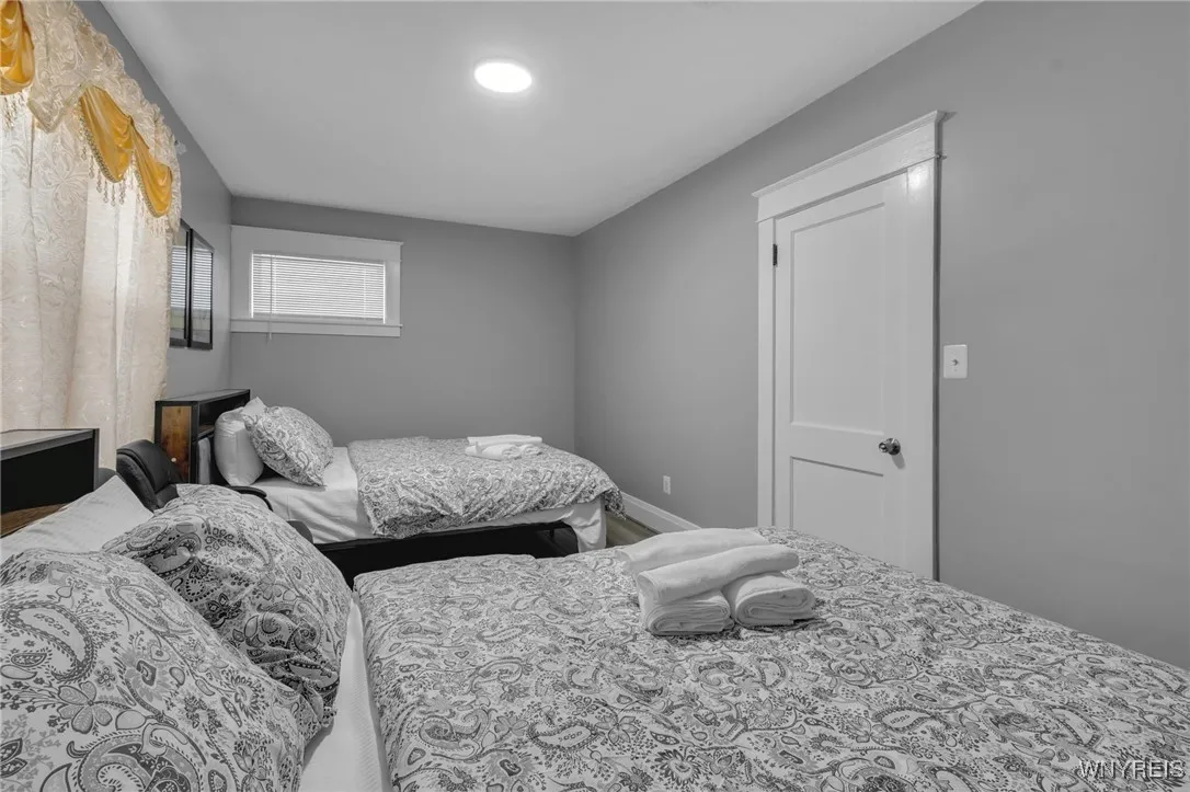 549 15th Street, Niagara Falls, New York 14301, Niagara Falls, New York 14301, 4 Bedrooms Bedrooms, 10 Rooms Rooms,1 BathroomBathrooms,Residential,For Sale,549 15th Street, Niagara Falls, New York 14301,B1615387