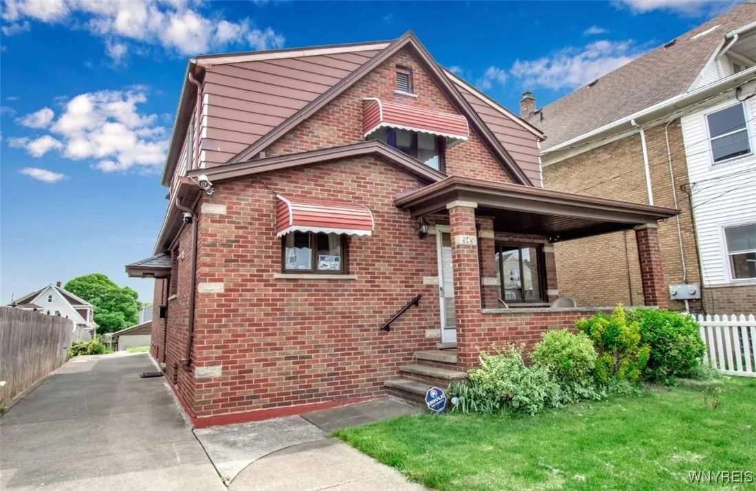 545 15th Street, Niagara Falls, New York 14301, Niagara Falls, New York 14301, 5 Bedrooms Bedrooms, ,2 BathroomsBathrooms,Residential,For Sale,545 15th Street, Niagara Falls, New York 14301,B1615316