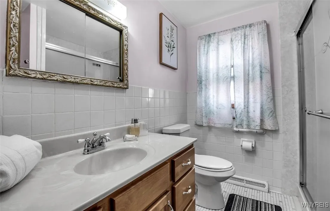 545 15th Street, Niagara Falls, New York 14301, Niagara Falls, New York 14301, 5 Bedrooms Bedrooms, ,2 BathroomsBathrooms,Residential,For Sale,545 15th Street, Niagara Falls, New York 14301,B1615316