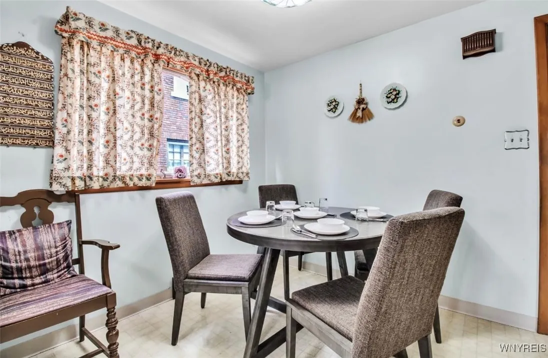 545 15th Street, Niagara Falls, New York 14301, Niagara Falls, New York 14301, 5 Bedrooms Bedrooms, ,2 BathroomsBathrooms,Residential,For Sale,545 15th Street, Niagara Falls, New York 14301,B1615316