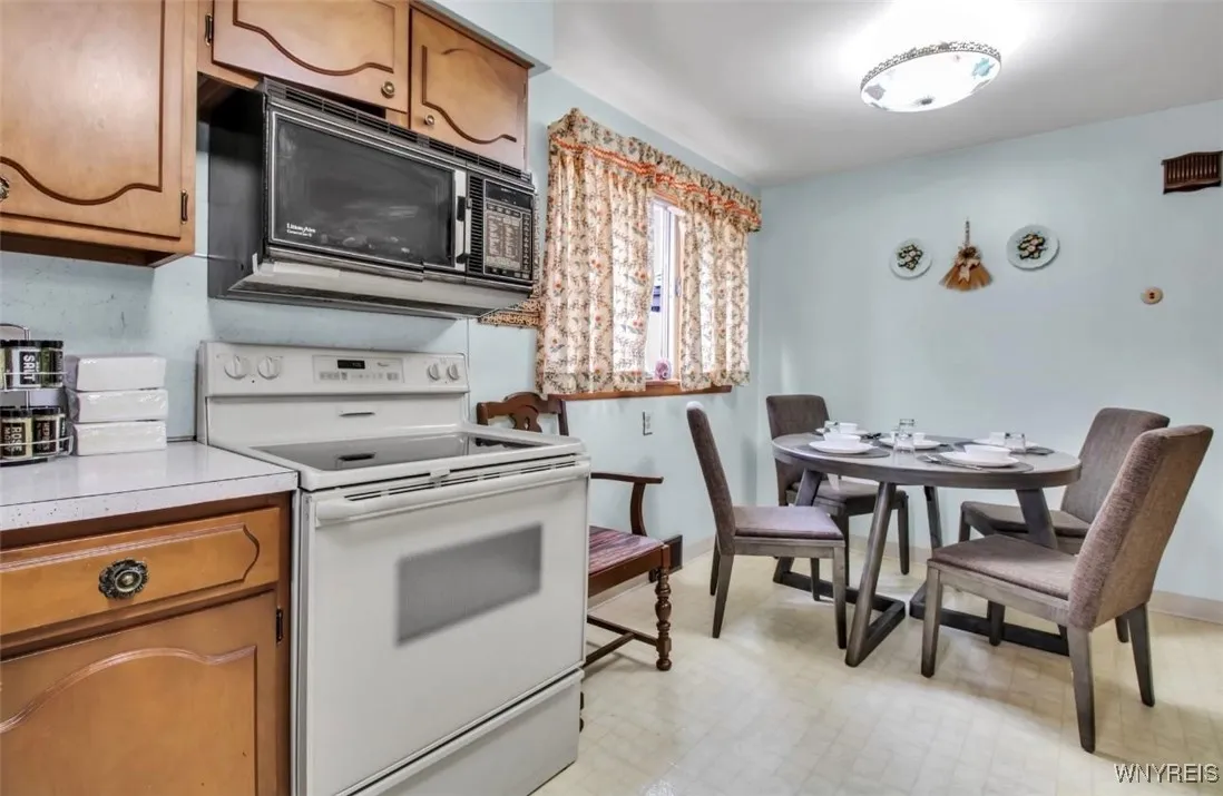 545 15th Street, Niagara Falls, New York 14301, Niagara Falls, New York 14301, 5 Bedrooms Bedrooms, ,2 BathroomsBathrooms,Residential,For Sale,545 15th Street, Niagara Falls, New York 14301,B1615316
