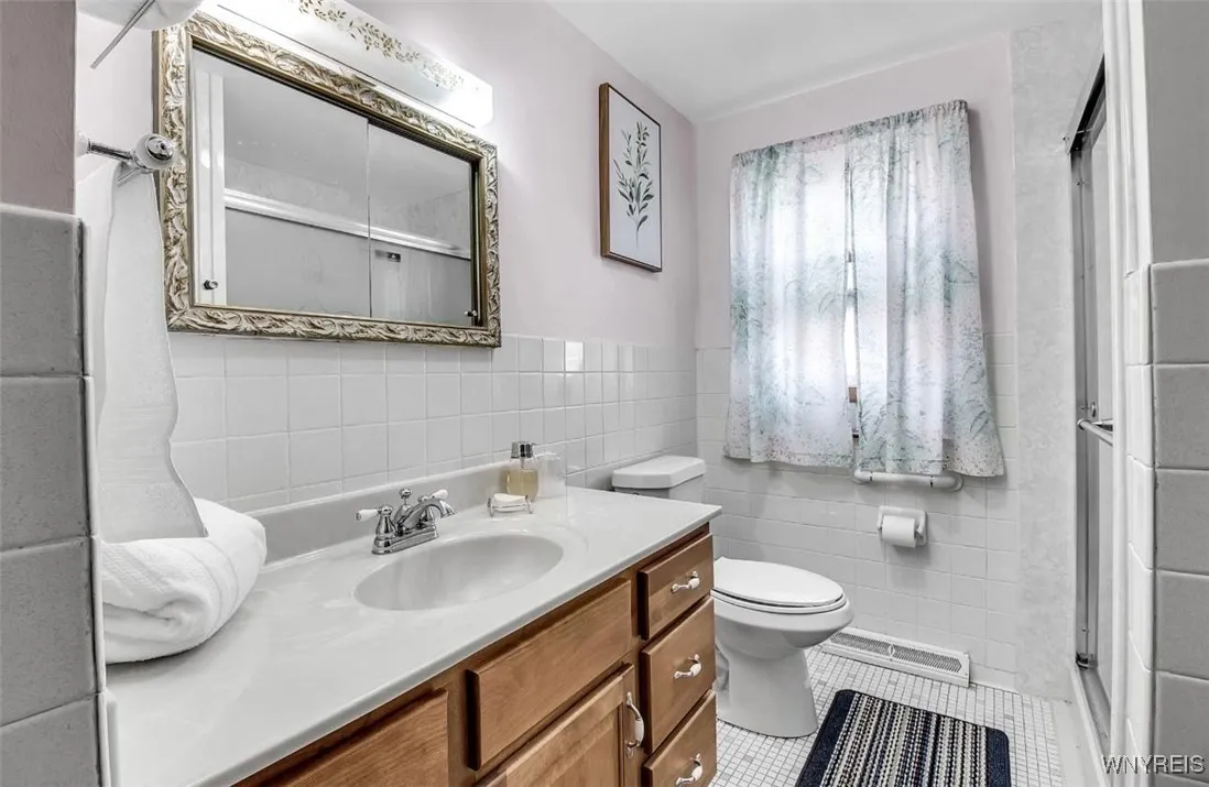 545 15th Street, Niagara Falls, New York 14301, Niagara Falls, New York 14301, 5 Bedrooms Bedrooms, ,2 BathroomsBathrooms,Residential,For Sale,545 15th Street, Niagara Falls, New York 14301,B1615316